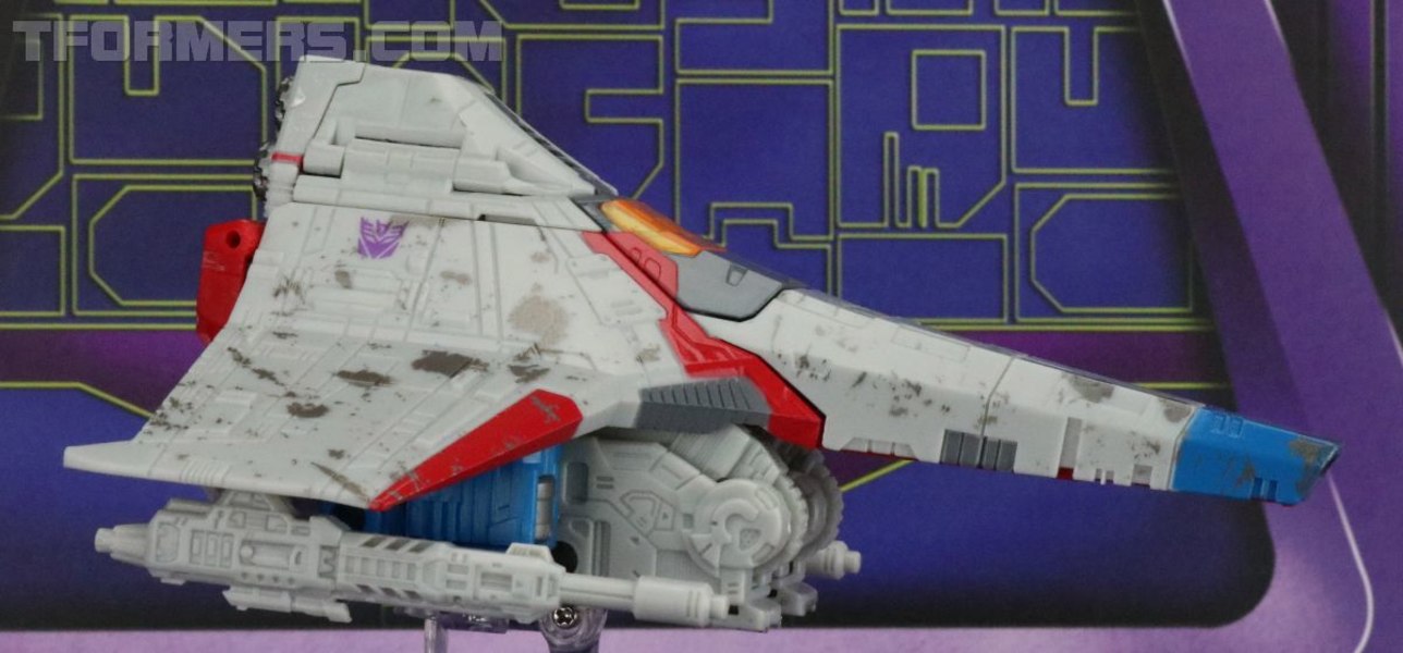 Review Siege War For Cybertron Trilogy Starscream Voyager  (27 of 52)